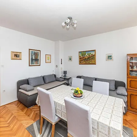 Apartamento One-bedroom In Kastel Kambelovac Kaštela